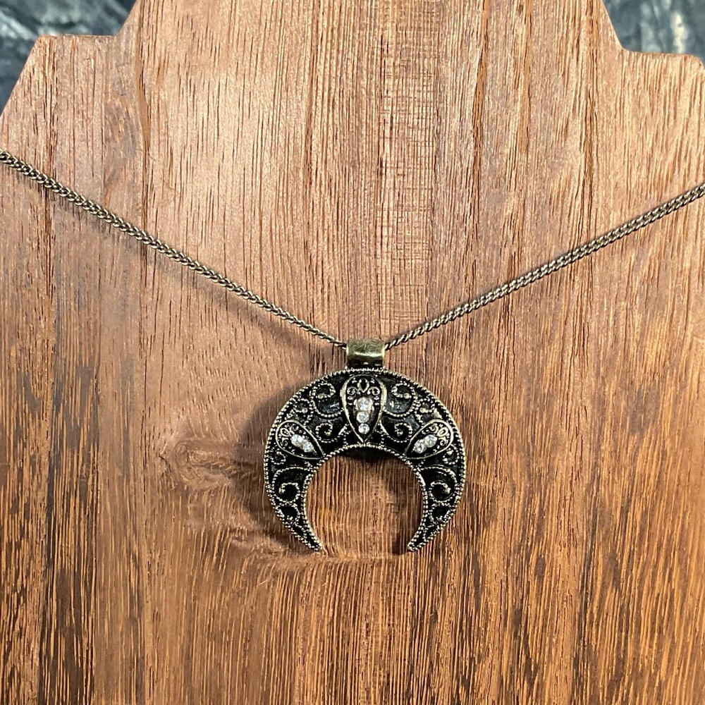 Elegant Black Crescent Pendant Necklace